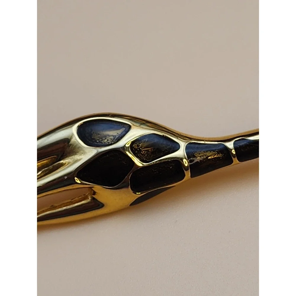 Vintage‎ LIZ CLAIBORNE LC Signed Gold Tone Brown Flake Enamel Giraffe Brooch Pin